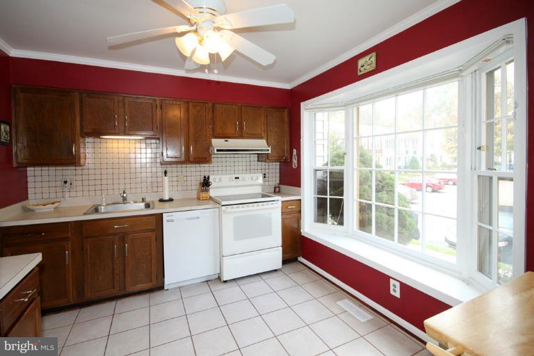 7324 Spring View Court Springfield, VA 22153 - Photo 10 of 29 Kitchen