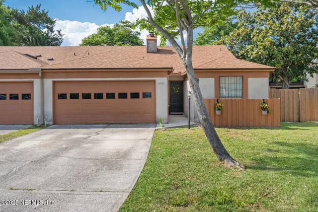 a view of a house with a yard and garage