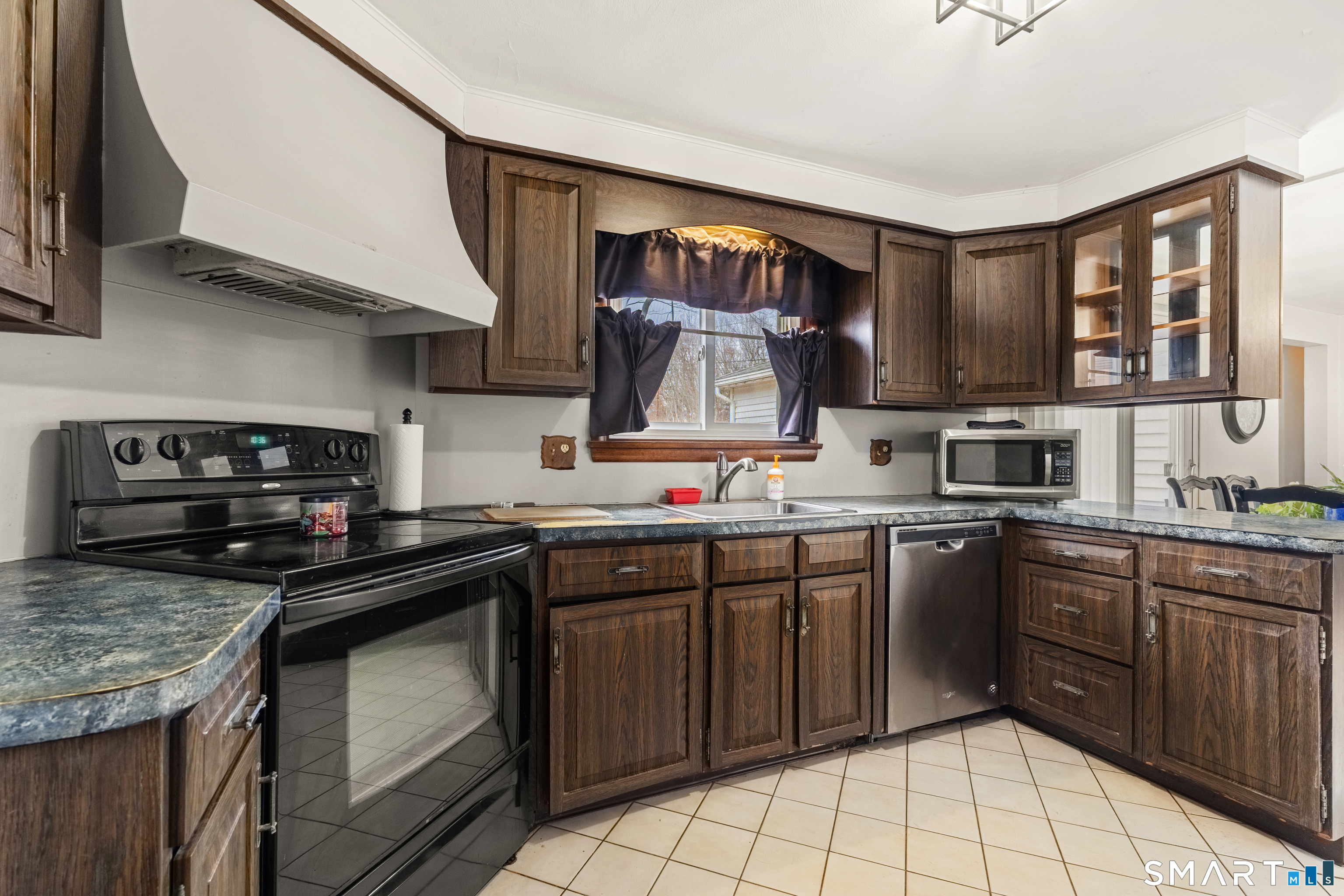 215 Wesley Street Waterbury, CT 06708 - Photo 4 of 22