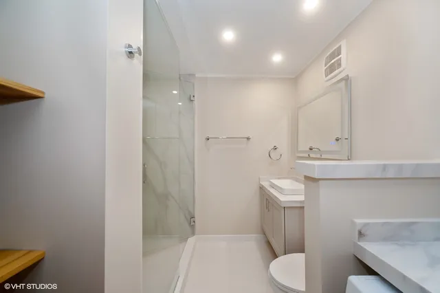 $2,400 | 18 East Old Willow Road, Unit 106N, Prospect Heights, IL 60070