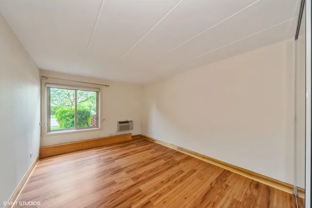 $2,400 | 18 East Old Willow Road, Unit 106N, Prospect Heights, IL 60070