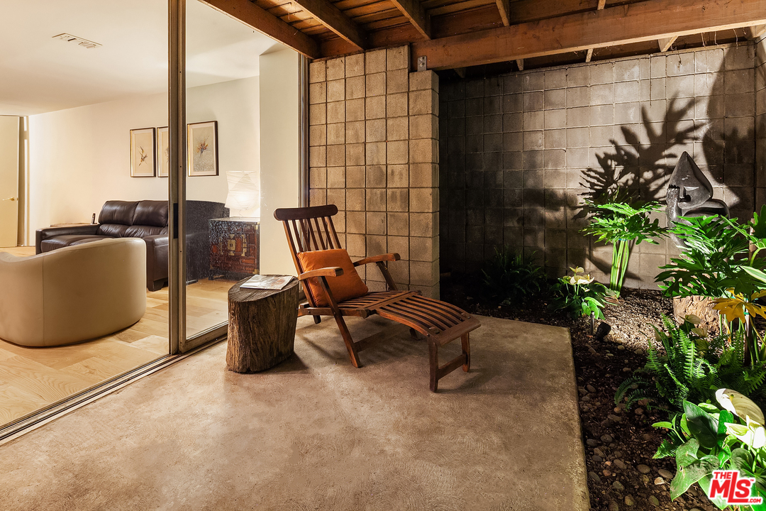 7330 Pyramid Drive Los Angeles, CA 90068 - Photo 22 of 37