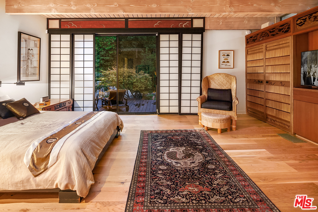 7330 Pyramid Drive Los Angeles, CA 90068 - Photo 25 of 37 a bedroom with a bed and wooden floor