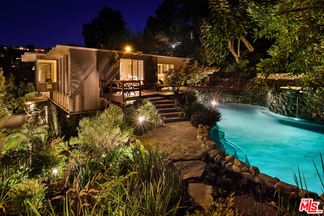 7330 Pyramid Drive Los Angeles, CA 90068 - Photo 36 of 37