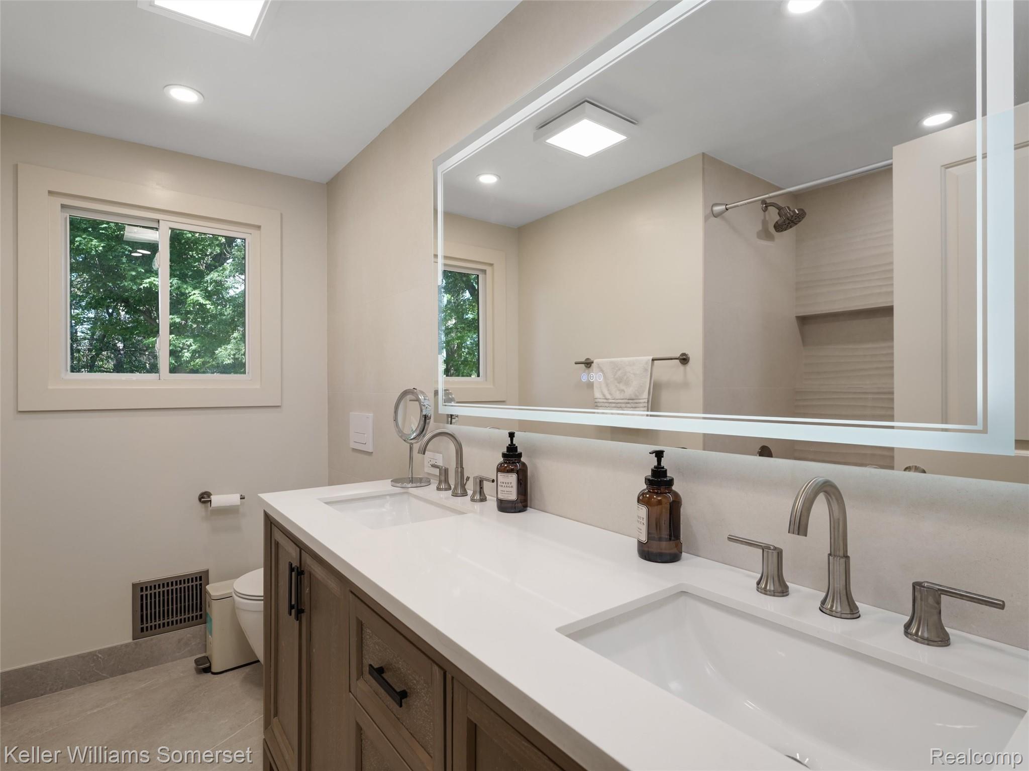 29523 Ravenscroft Farmington, MI 48331 - Photo 6 of 33 06-29523 Ravenscroft 0005.jpg