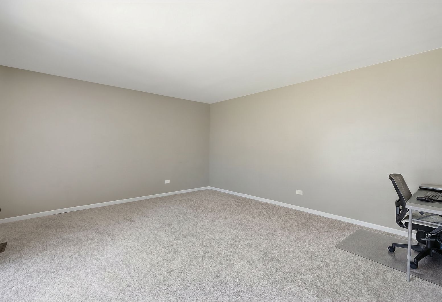 1445 Bridgedale Road Crystal Lake, IL 60014 - Photo 9 of 32