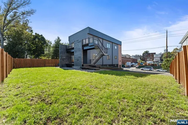 a view of a house with backyard and porch