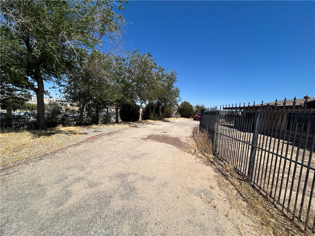 14822 Rodeo Drive Victorville, CA 92395 - Photo 56 of 60