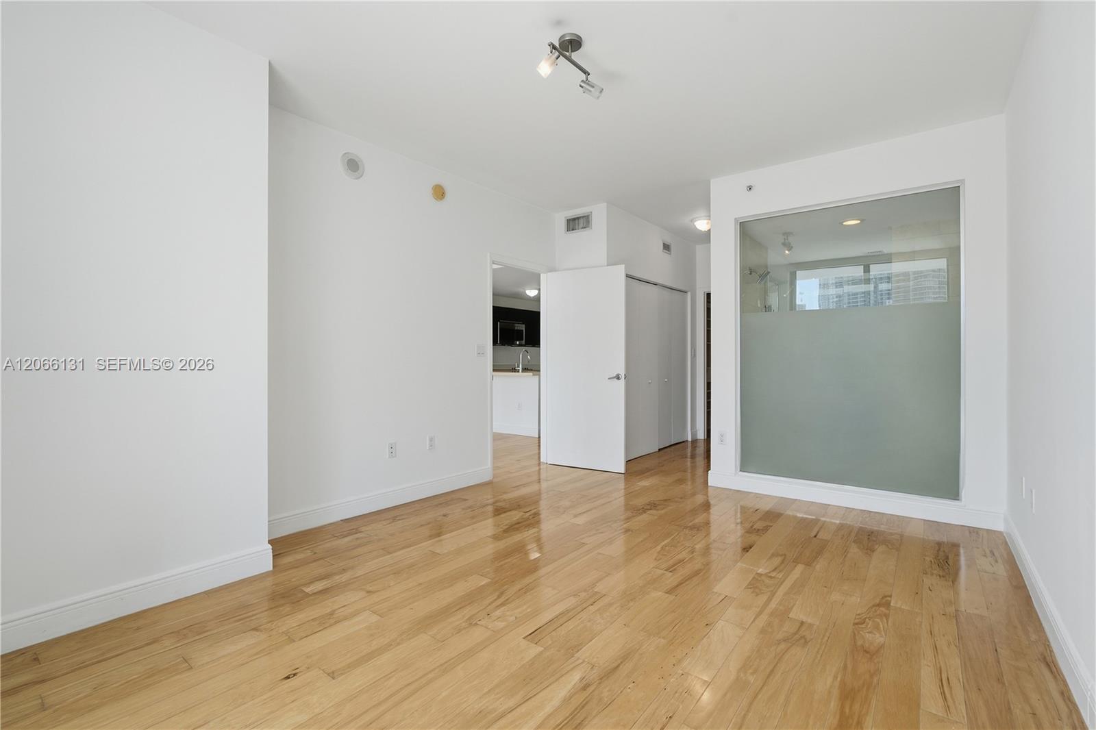 90 Southwest 3rd Street, Unit 1801 Miami, FL 33130 - Photo 10 of 16 Gallery Image 10