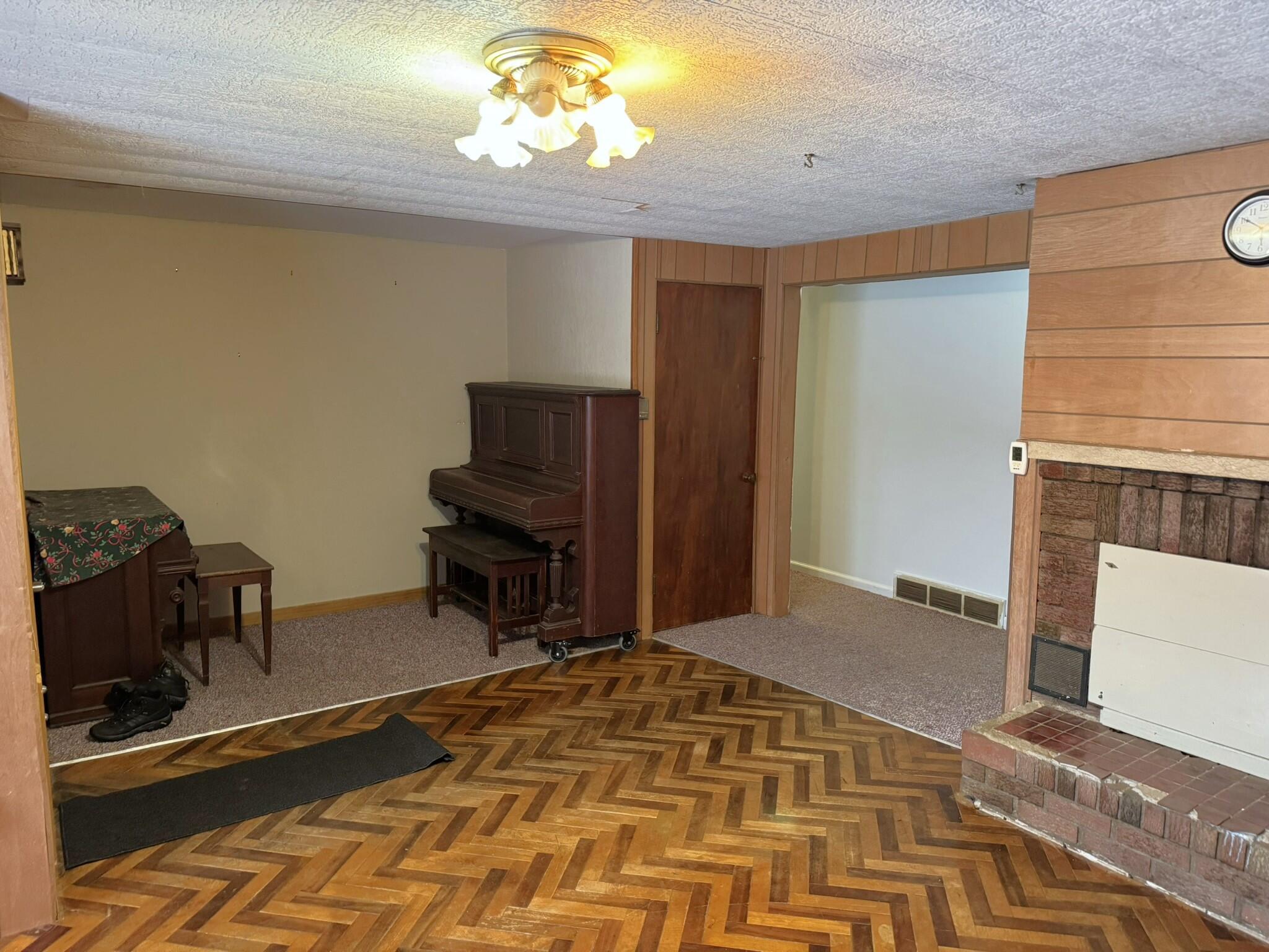 12441 Town Road Parma, MI 49269 - Photo 2 of 31 IMG_7857c