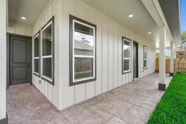 a view of a house with backyard and porch