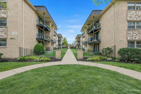 $152,900 | 2037 North Harlem Avenue, Unit 1W, Chicago, IL 60707