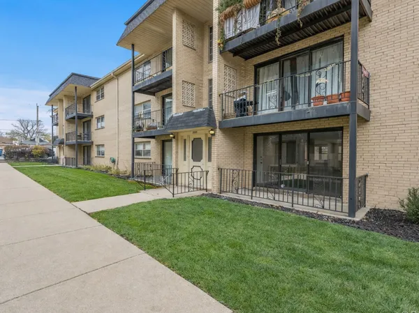 $152,900 | 2037 North Harlem Avenue, Unit 1W, Chicago, IL 60707