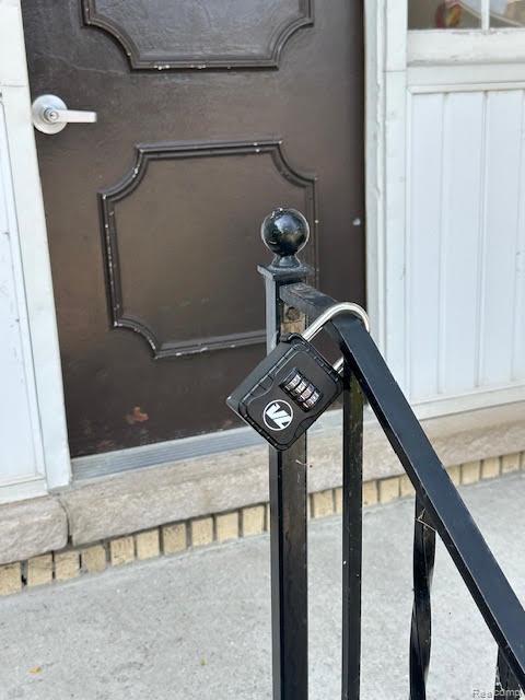 29289 Hayes Road, Unit F10 Warren, MI 48088 - Photo 40 of 40 40_Lockbox.jpg