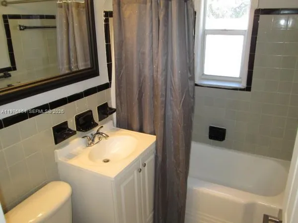 $2,350 | 2127 Wilson Street, Hollywood, FL 33020
