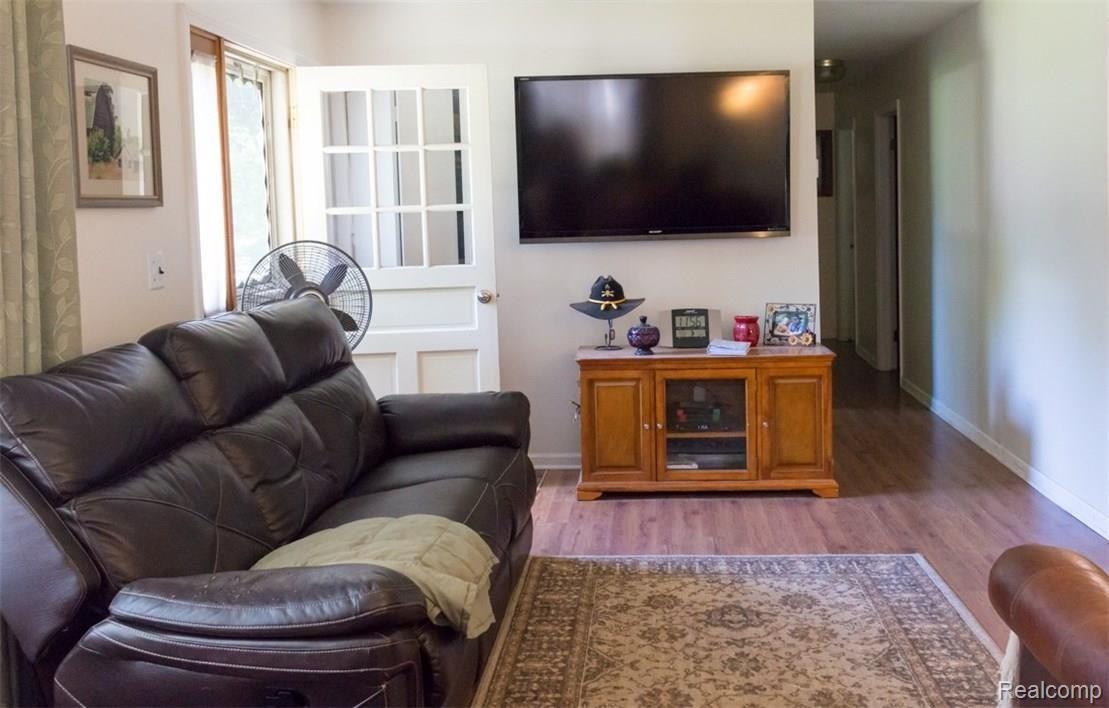3370 Jewell Road Howell, MI 48843 - Photo 3 of 9 Living Room.jpg