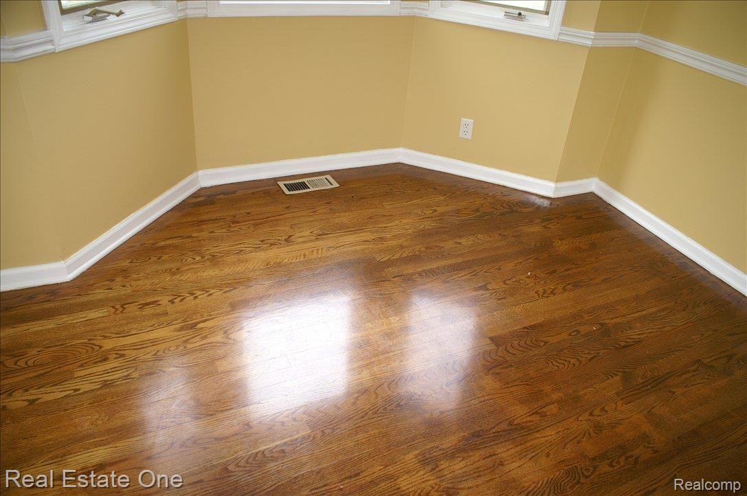 1955 White Lake Road Highland, MI 48356 - Photo 7 of 25 FORMAL DINING