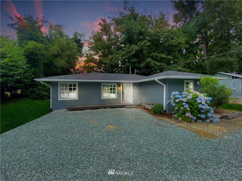 17610 Blodgett Road Mount Vernon, WA 98274 - Photo 1 of 30 front view of a house with a yard