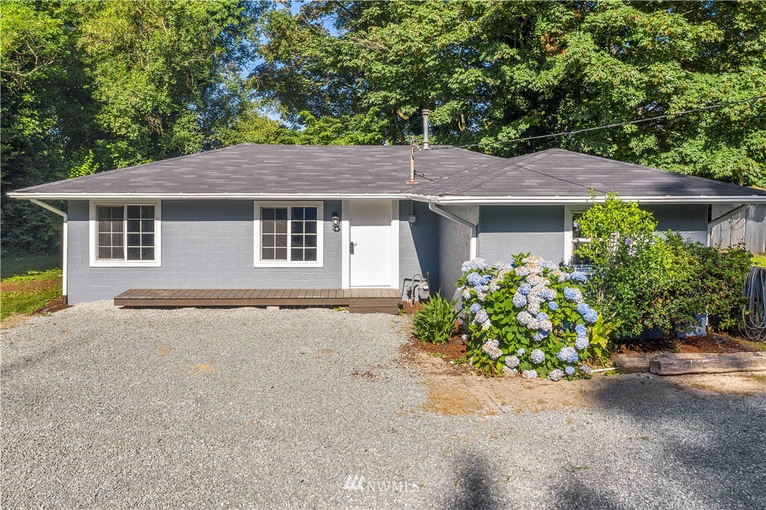 17610 Blodgett Road Mount Vernon, WA 98274 - Photo 2 of 30 front view of a house with a yard