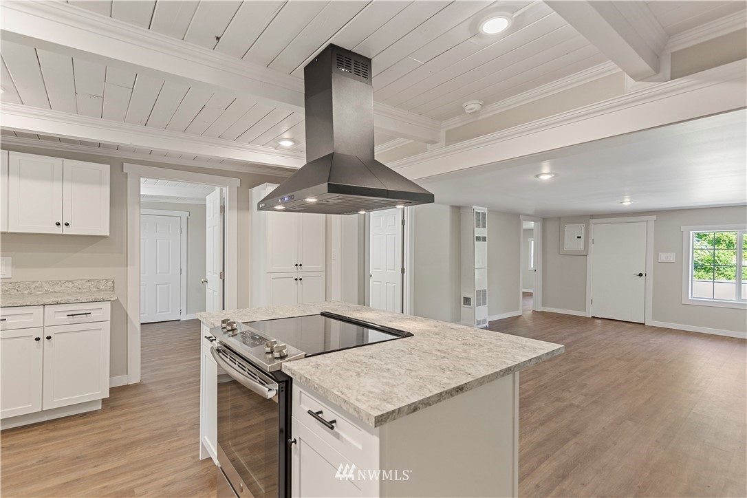 17610 Blodgett Road Mount Vernon, WA 98274 - Photo 16 of 30 a kitchen with a stove a sink and a refrigerator