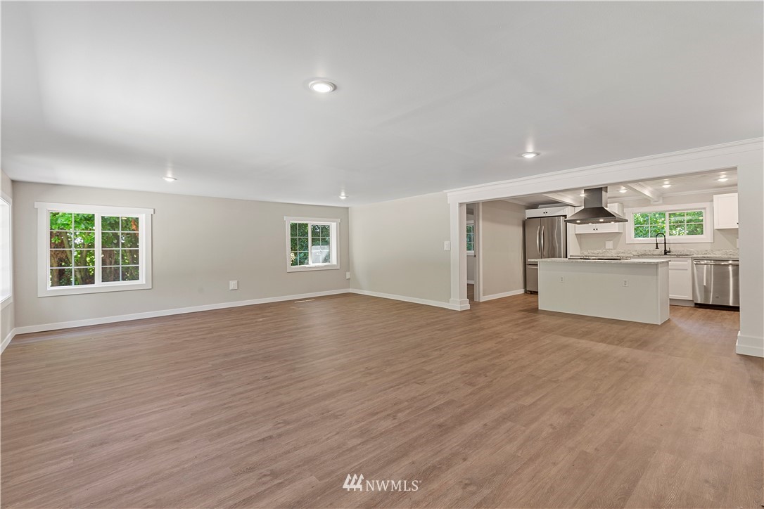 17610 Blodgett Road Mount Vernon, WA 98274 - Photo 3 of 30 a view of a livingroom with an empty space and a window