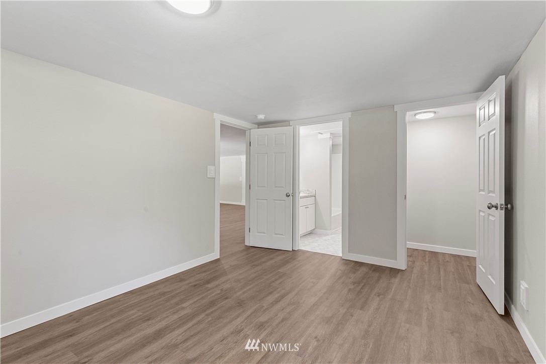 17610 Blodgett Road Mount Vernon, WA 98274 - Photo 23 of 30 a view of empty room with wooden floor