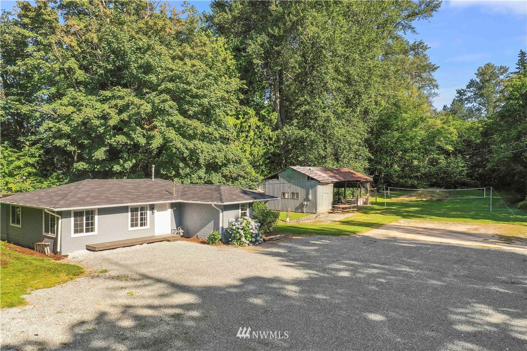 17610 Blodgett Road Mount Vernon, WA 98274 - Photo 26 of 30 a front view of a house with a yard