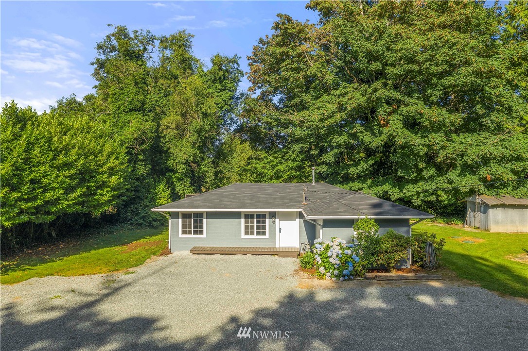 17610 Blodgett Road Mount Vernon, WA 98274 - Photo 27 of 30 front view of a house with a yard