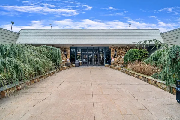 $459,999 | 842 Golf Lane, Medford, NY 11763