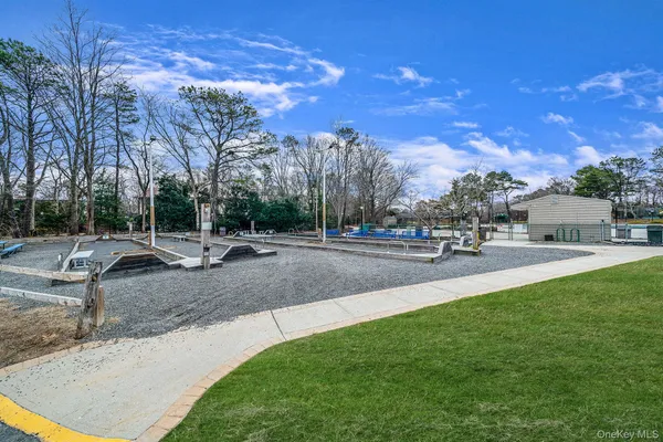 $459,999 | 842 Golf Lane, Medford, NY 11763