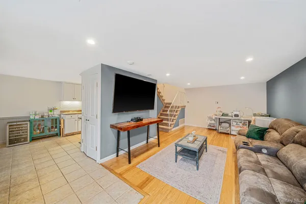 $459,999 | 842 Golf Lane, Medford, NY 11763