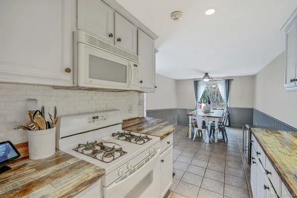 $459,999 | 842 Golf Lane, Medford, NY 11763