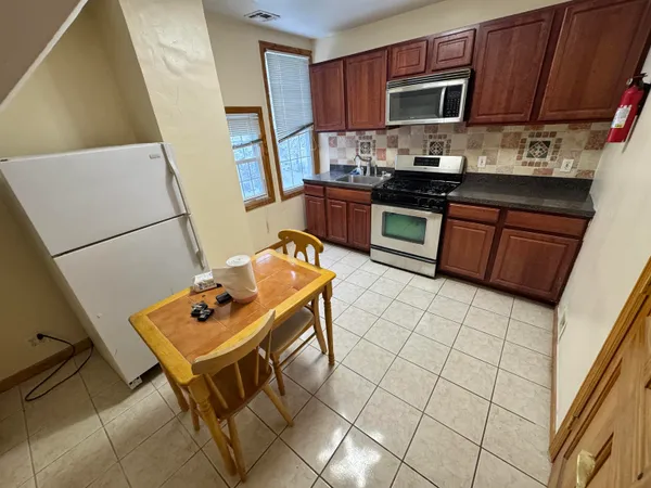 $3,000 | 24 Bloomfield Way, West Orange, NJ 07052