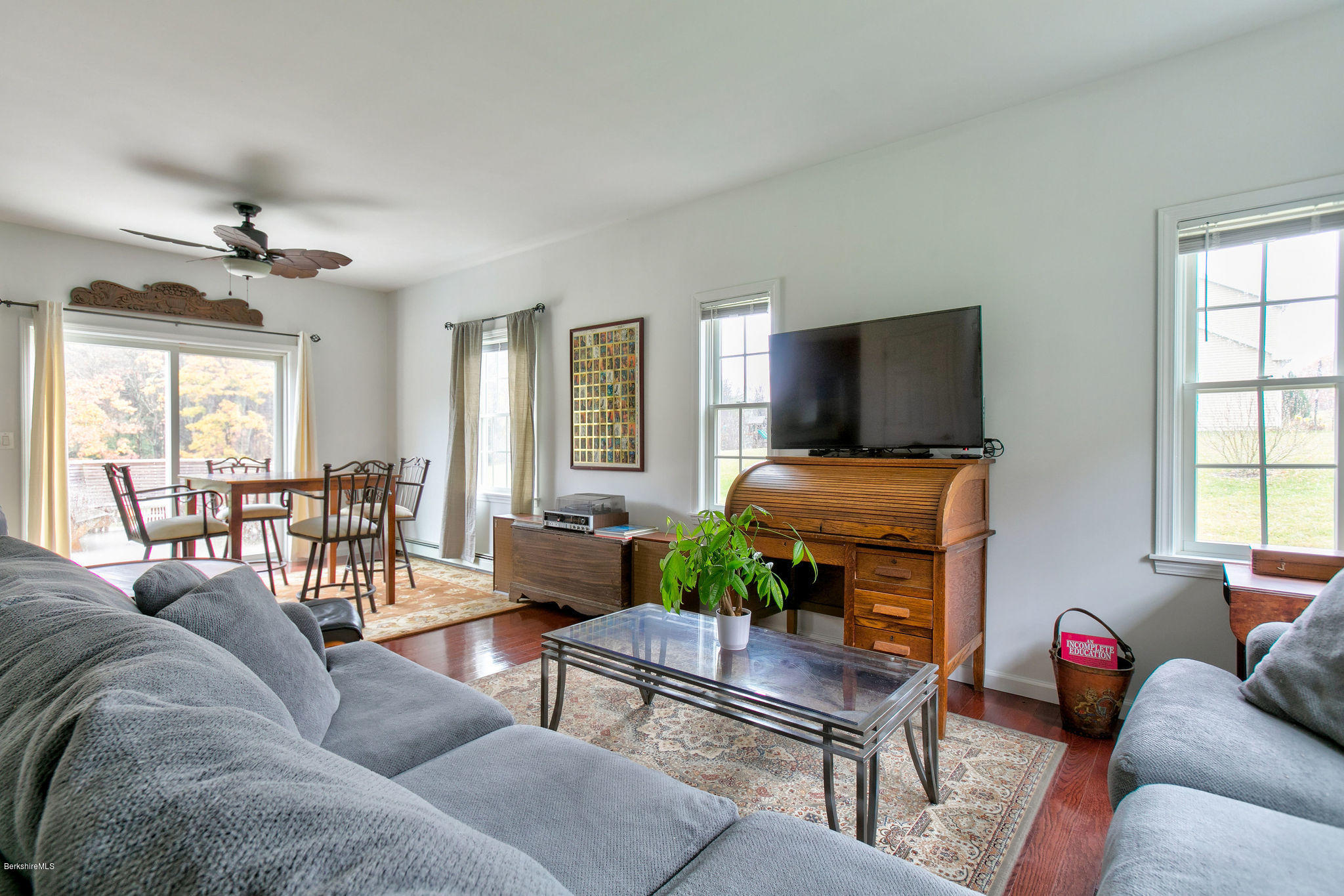 185 Hulett Hill Road Sheffield, MA 01257 - Photo 14 of 29 Living area