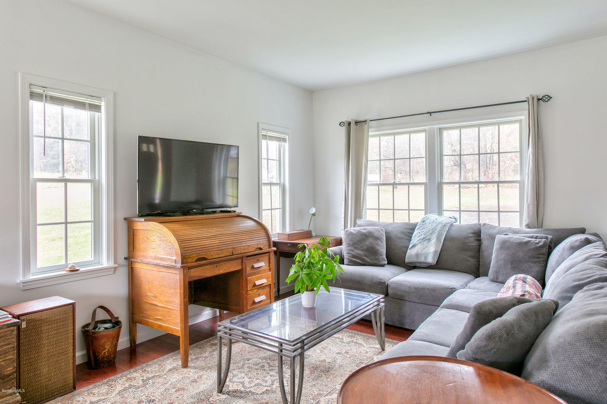 185 Hulett Hill Road Sheffield, MA 01257 - Photo 15 of 29 Living area