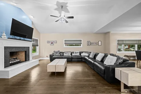 $899,000 | 421 West Hawthorne Street, Arlington Heights, IL 60004