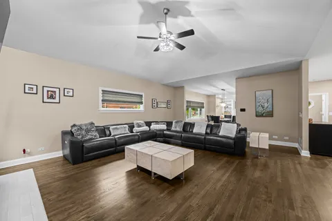 $899,000 | 421 West Hawthorne Street, Arlington Heights, IL 60004