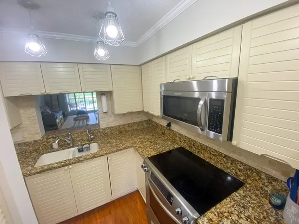 $2,300 | 5884 Morningstar Circle, Unit 306, Delray Beach, FL 33484