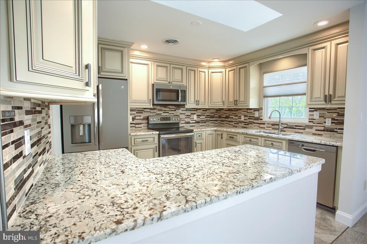 114 Robert Road Harrisburg, PA 17112 - Photo 3 of 10 Gallery Image 3