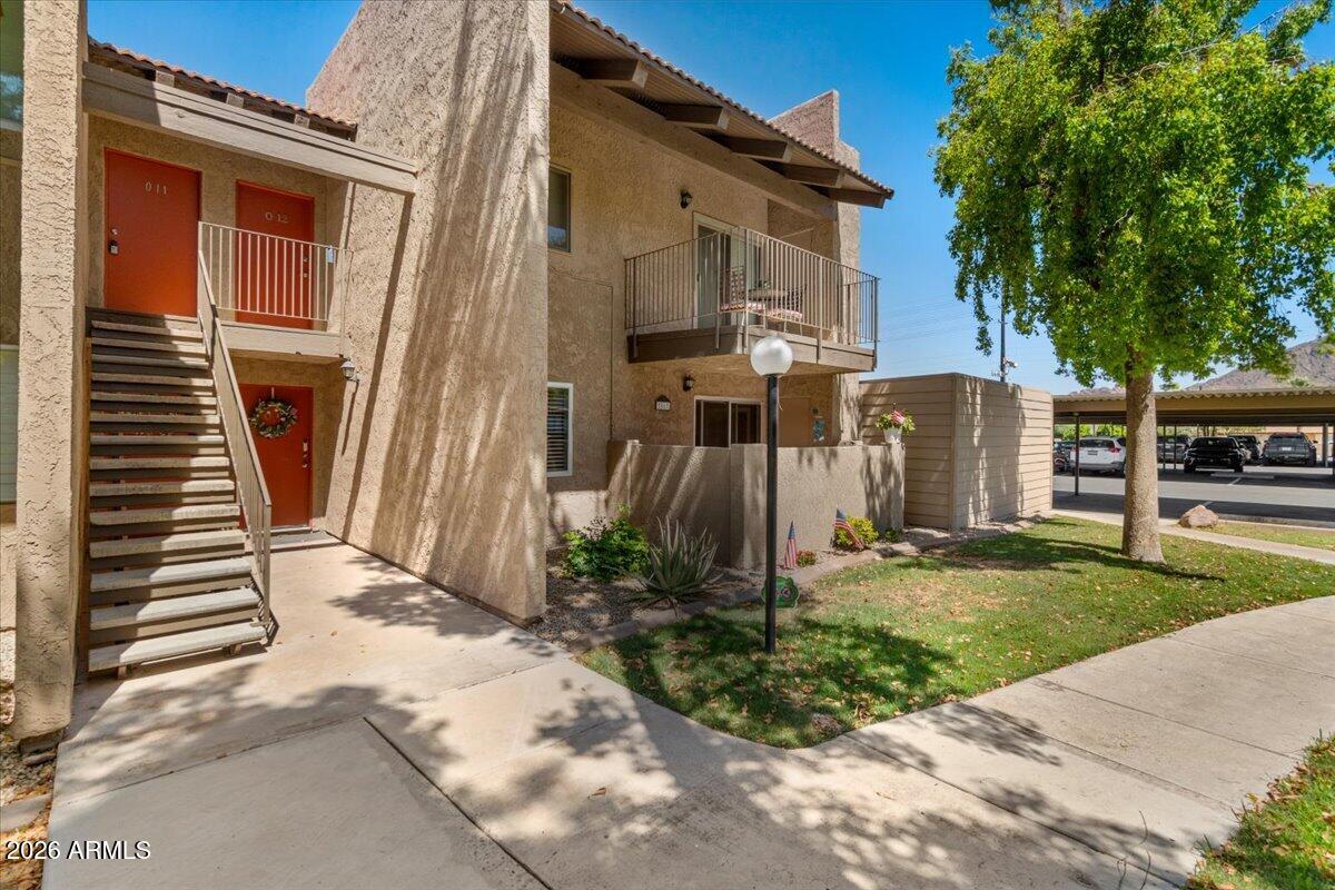 5525 East Thomas Road, Unit O12 Phoenix, AZ 85018 - Photo 2 of 27 a view of a back yard of the house