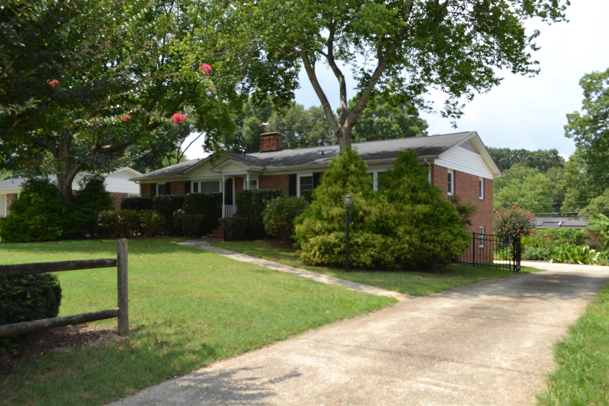 431 Farnsworth Road Spartanburg, SC 29301 - Photo 1 of 36 Gallery Image 1