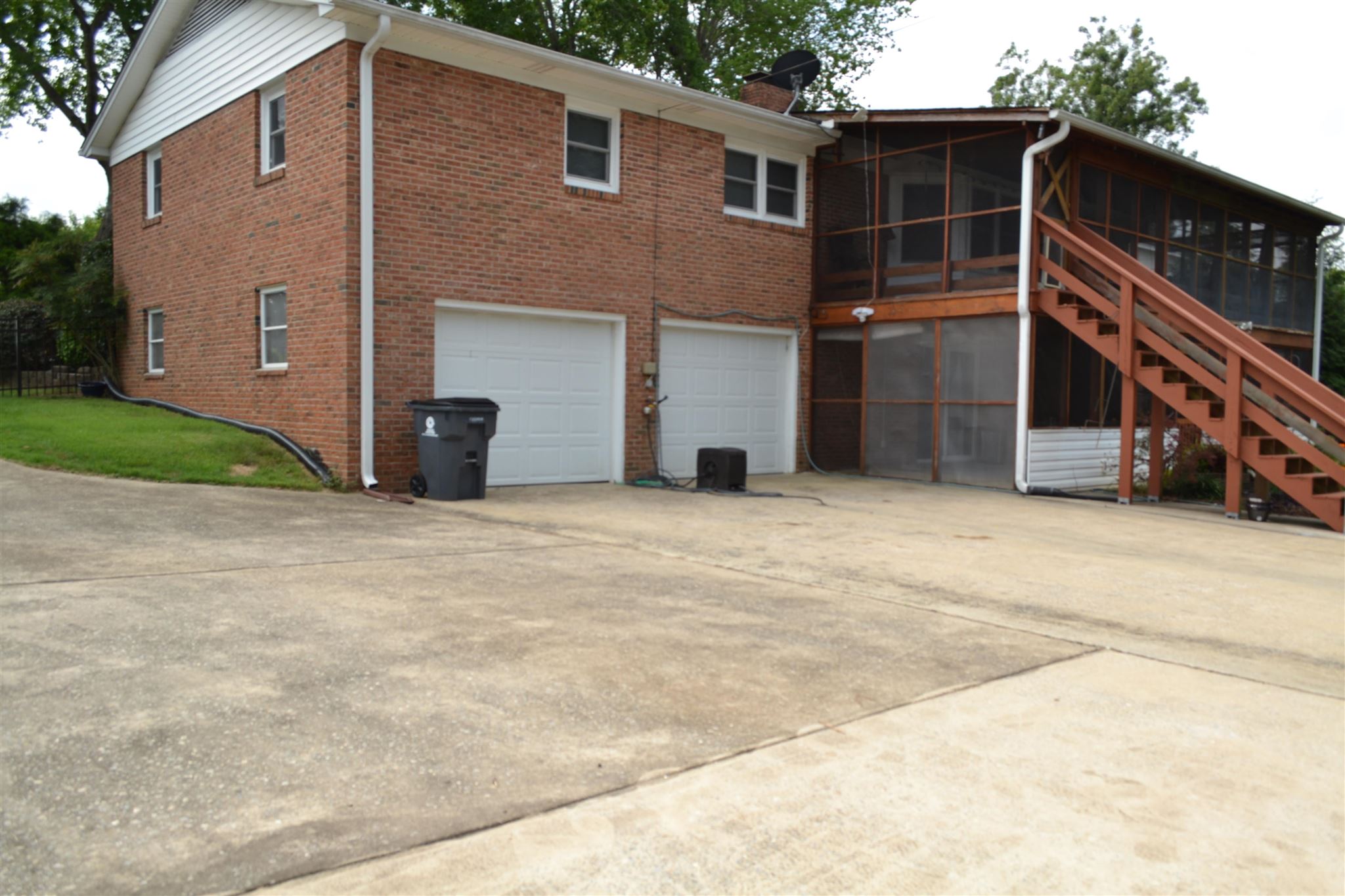 431 Farnsworth Road Spartanburg, SC 29301 - Photo 3 of 36 Gallery Image 3