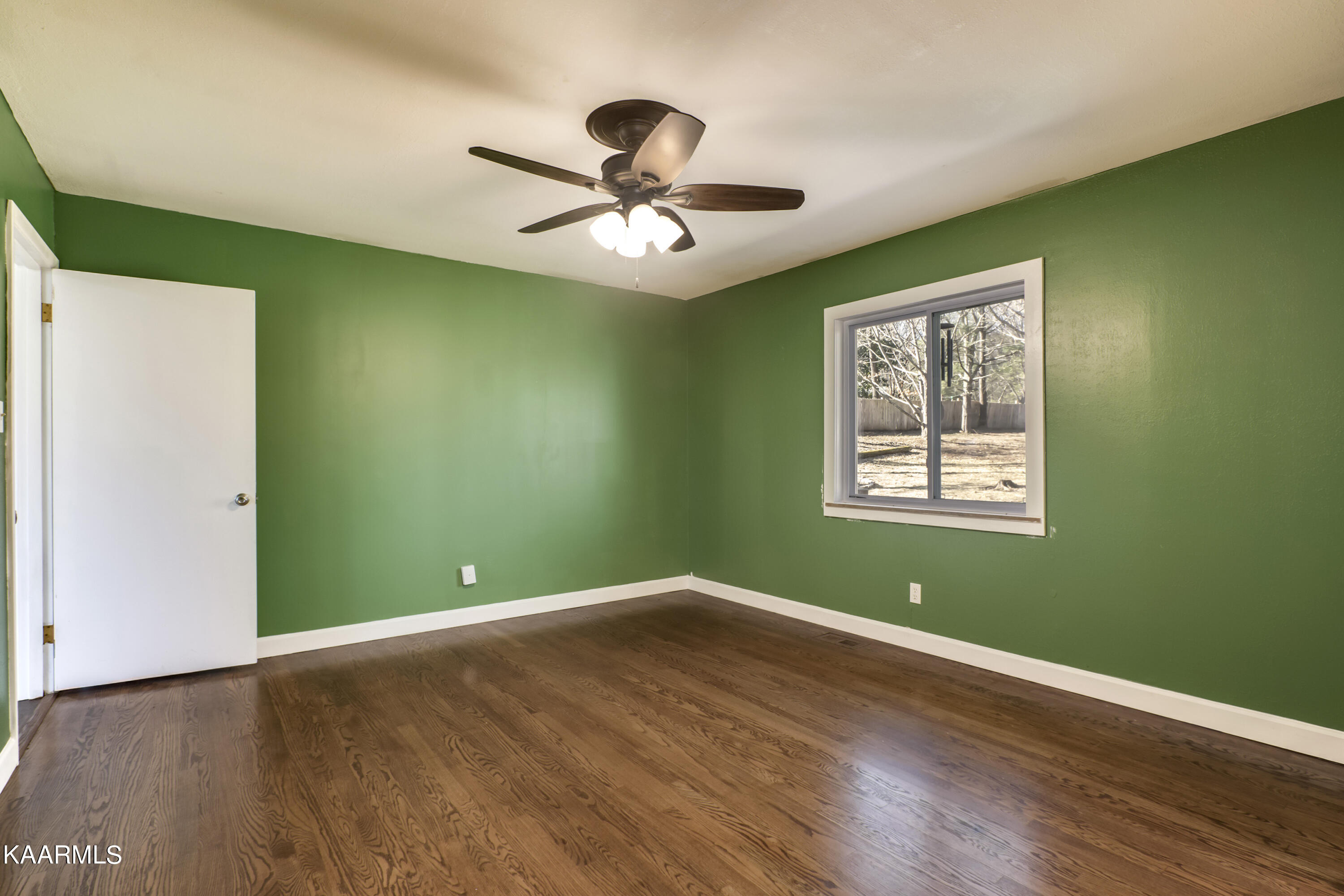 673 Chilhowee School Road Seymour, TN 37865 - Photo 15 of 47 15_ChilhoweeSchoolRoad_673_MasterBedroom