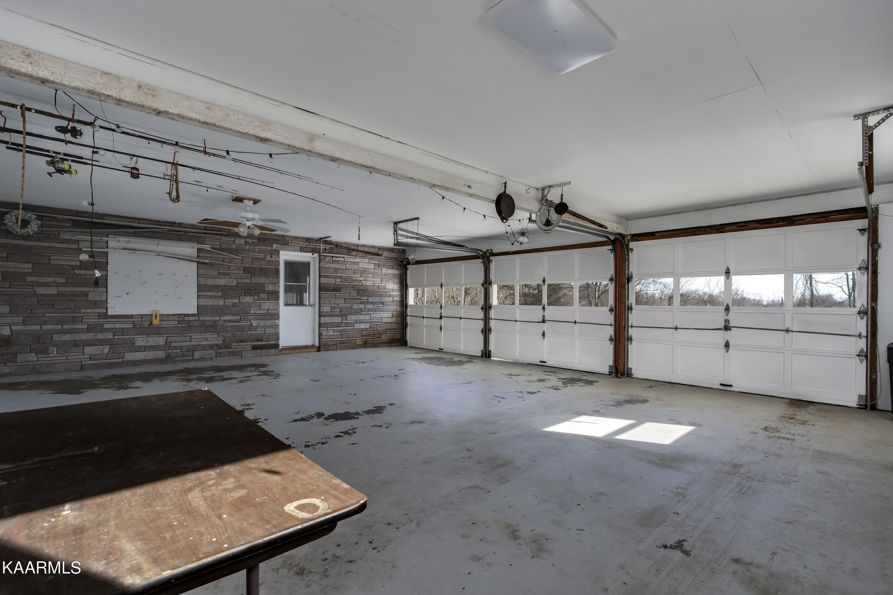 673 Chilhowee School Road Seymour, TN 37865 - Photo 32 of 47 32_ChilhoweeSchoolRoad_673_Garage01