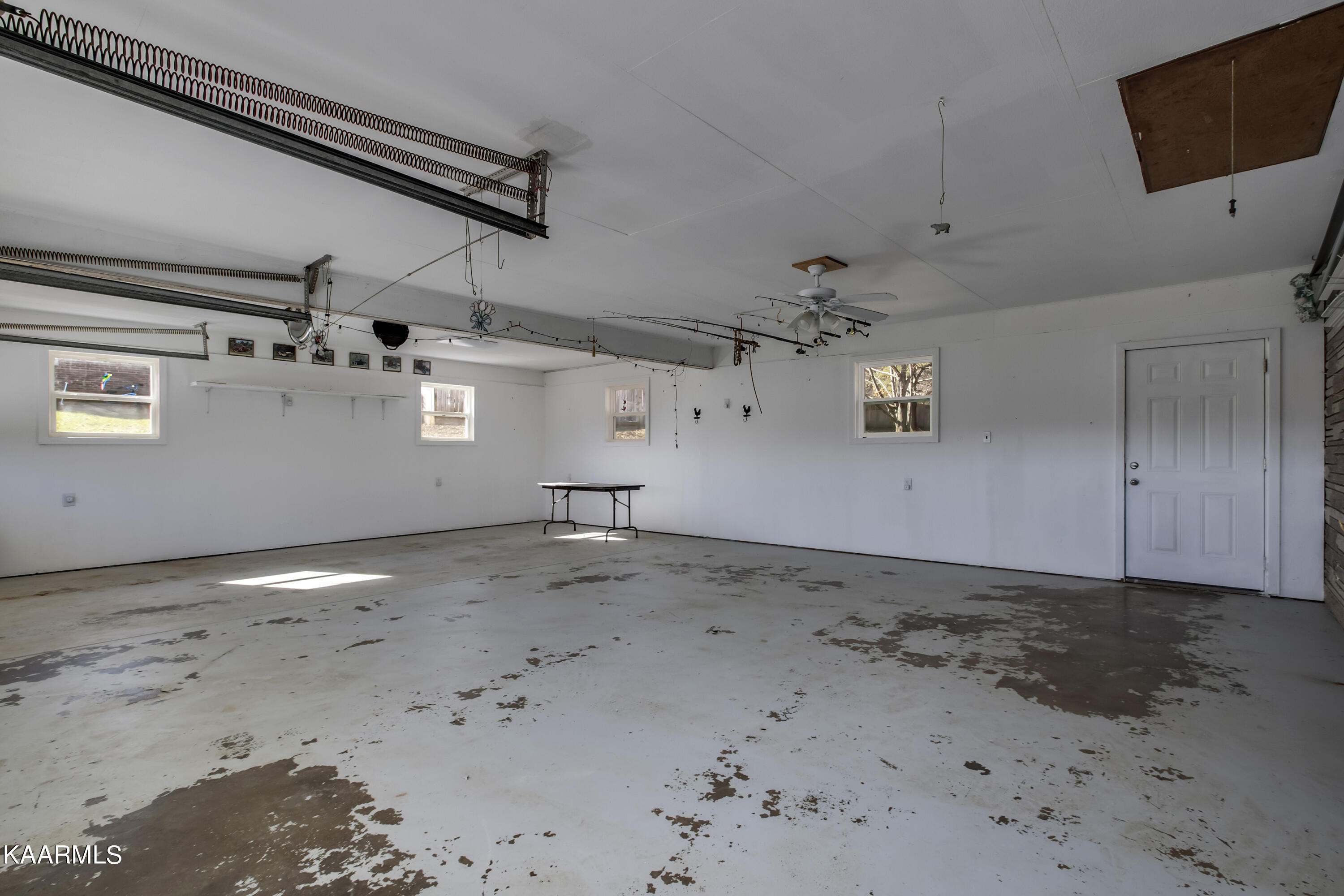 673 Chilhowee School Road Seymour, TN 37865 - Photo 33 of 47 33_ChilhoweeSchoolRoad_673_Garage02