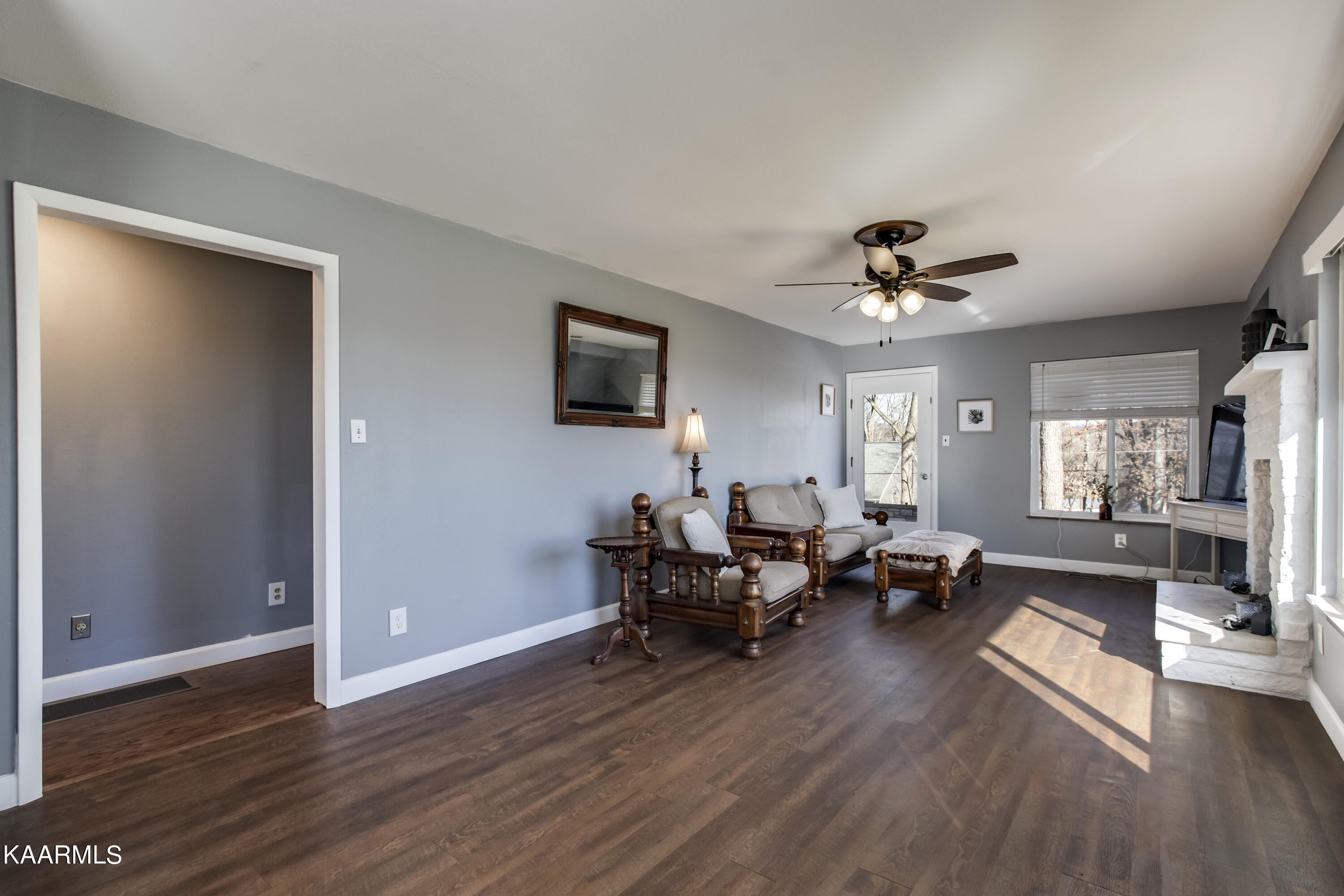 673 Chilhowee School Road Seymour, TN 37865 - Photo 4 of 47 04_ChilhoweeSchoolRoad_673_Living01