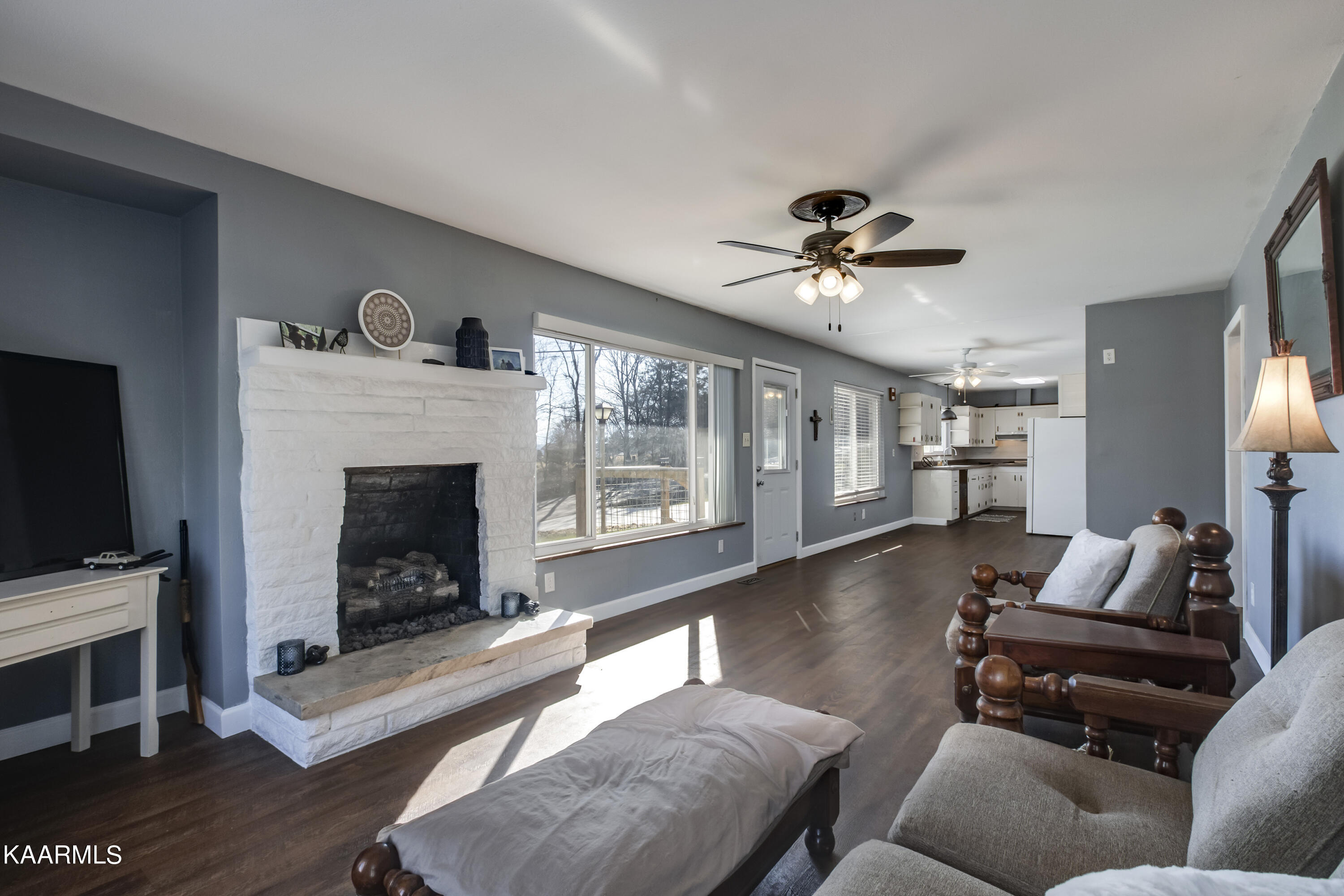 673 Chilhowee School Road Seymour, TN 37865 - Photo 6 of 47 06_ChilhoweeSchoolRoad_673_Living03