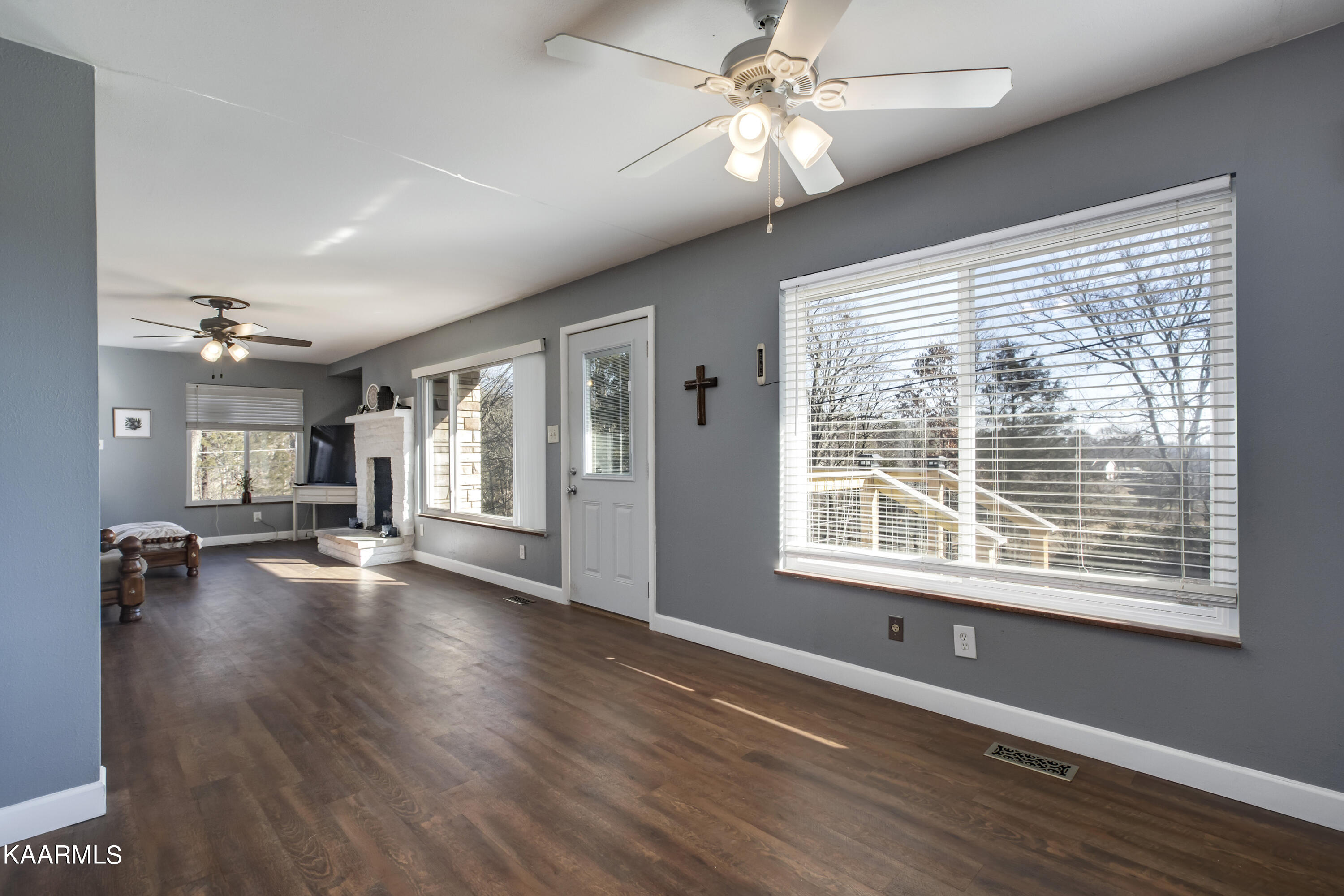 673 Chilhowee School Road Seymour, TN 37865 - Photo 9 of 47 09_ChilhoweeSchoolRoad_673_Dining02