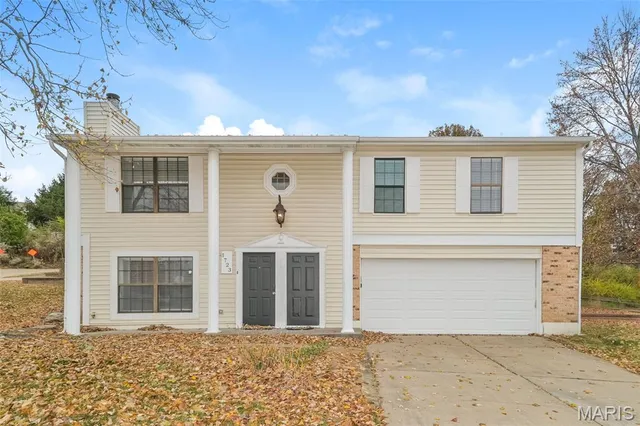 $2,555 | 1723 Gascony Parc Drive, Unit 1723, Lake St. Louis, MO 63367
