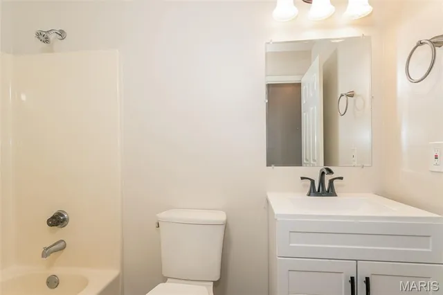 $2,555 | 1723 Gascony Parc Drive, Unit 1723, Lake St. Louis, MO 63367